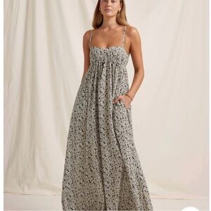 Peony Everlasting Maxi in Bisou.
Small. NWT